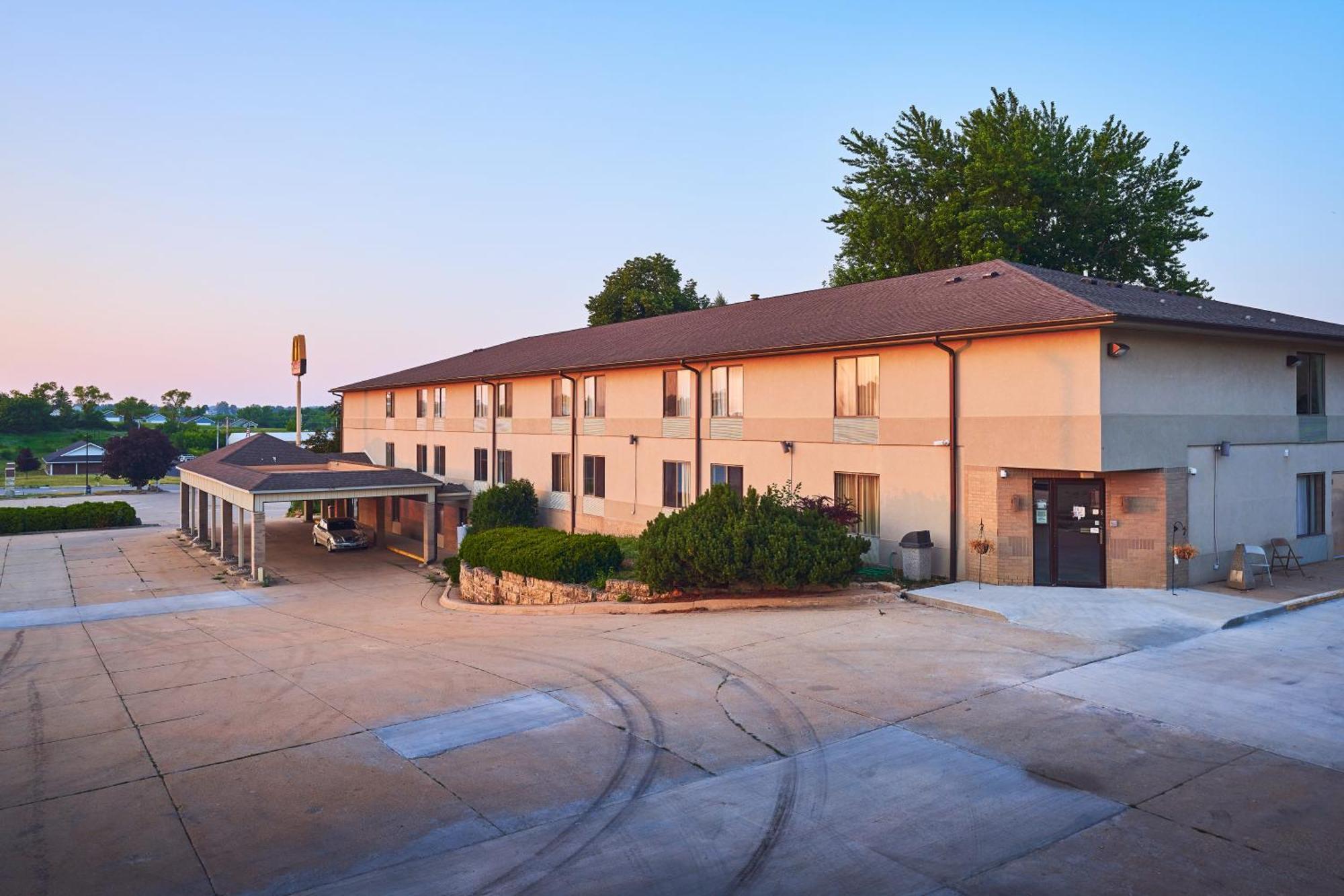 Econo Lodge Maquoketa Εξωτερικό φωτογραφία